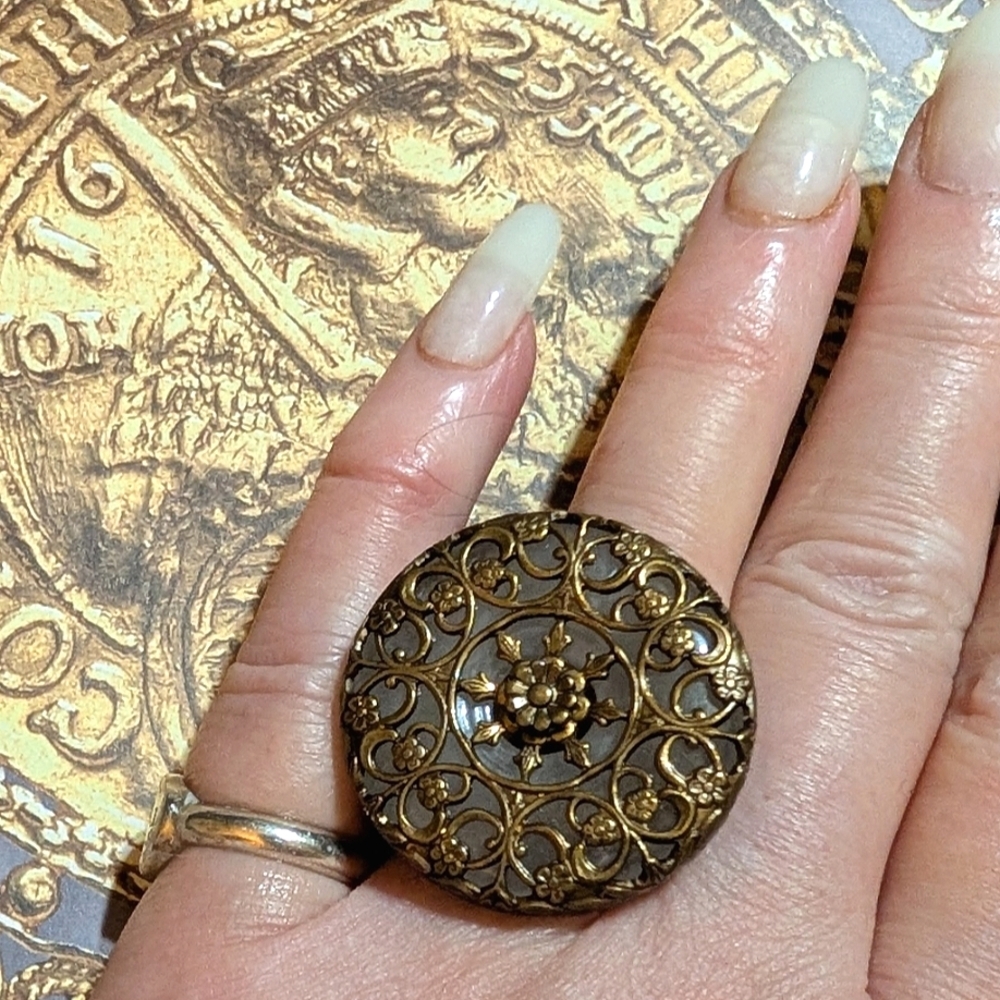 Retired Jan Michaels White Jade Donut Filigree Ring - Picture 6 of 6